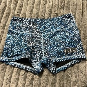 Fleo shorts in blue leopard